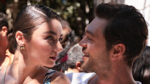 Ayça Ayşin Turan ve Furkan Andıç’lı “39 Derecede Aşk”tan Kamera Arkası Görselleri Geldi!